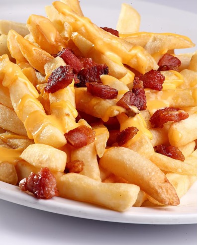 Batata Frita com Bacon e Molho da Casa